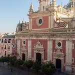Behouse Plaza Del Salvador
